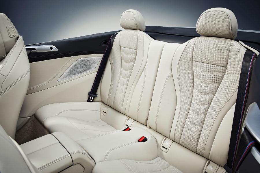 Интерьер BMW M850i xDrive Convertible (G14) 2018 года  (WW) (фото 70 из 183)